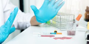 جلوگیری از بروز خطر و تهدید در آزمایشگاه