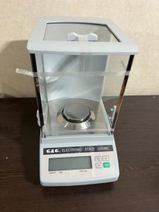ترازوی 4 رقم اعشار طرح AND JJ224