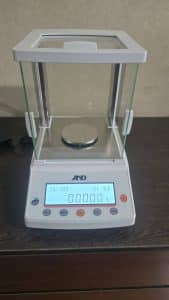 ترازوی 4 صفر طرح AND مدل EA224N